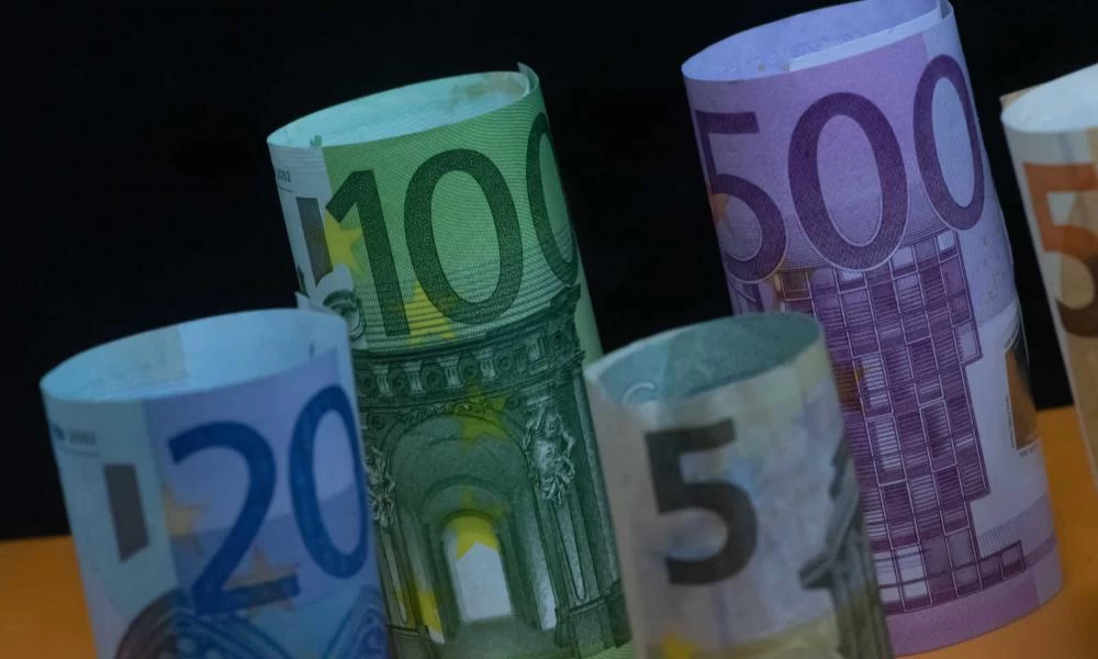 Κουνάει μαντήλι η κυβέρνηση στο κοινωνικό μέρισμα… που απομακρύνεται – Ποιοι μπορεί να πάρουν μια μικρή ενίσχυση